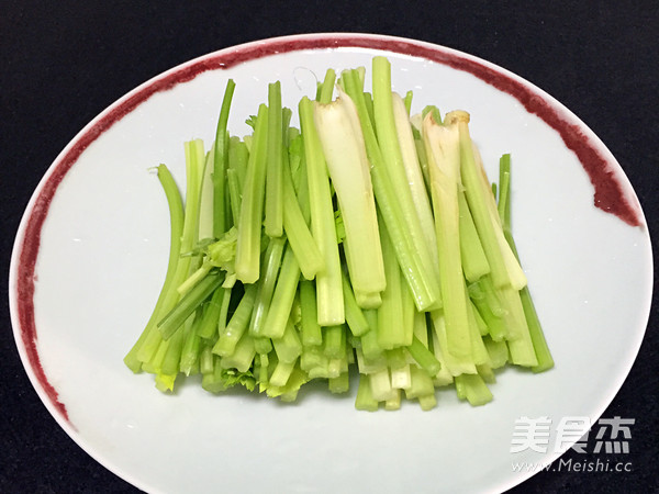 芹菜猪肉馅儿的做法步骤:7