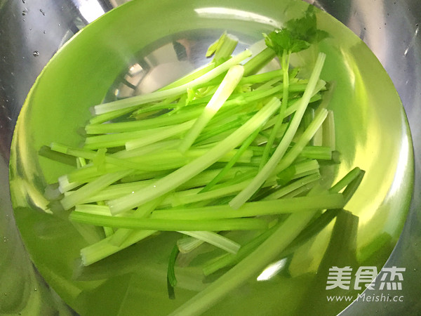 芹菜猪肉馅儿的做法步骤:9
