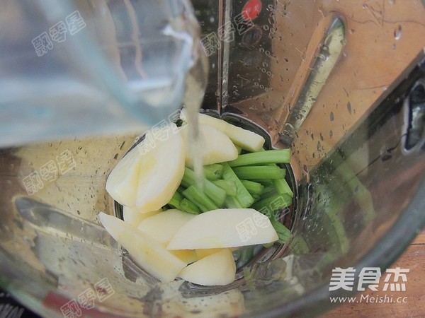 芹菜苹果汁的做法步骤:4