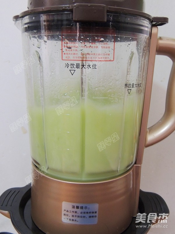 芹菜苹果汁的做法步骤:7