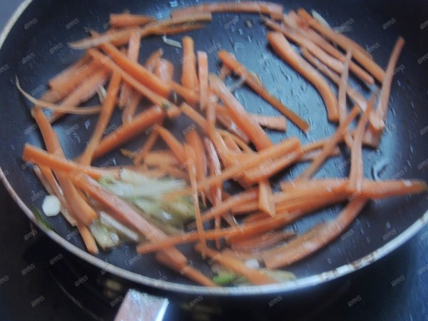 炒白菜三丝的做法步骤：4