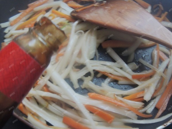 炒白菜三丝的做法步骤：6