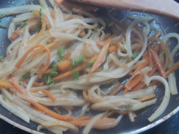 炒白菜三丝的做法步骤：8