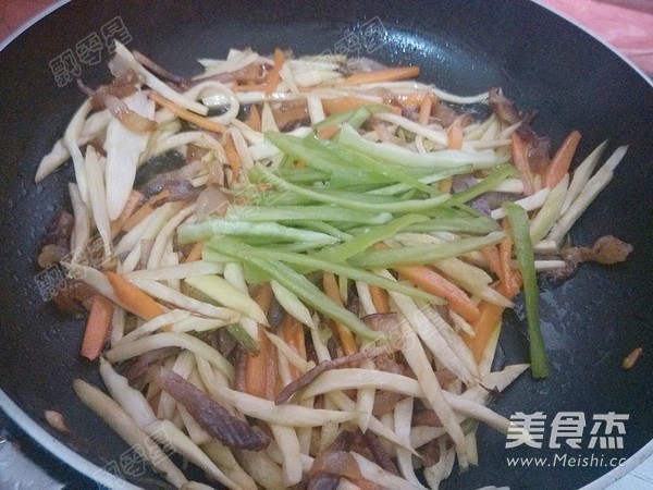 腊肉茭白的做法步骤：8