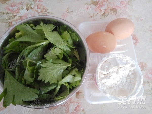 芹菜叶鸡蛋饼的做法步骤：1