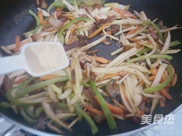 腊肉茭白的做法步骤：10