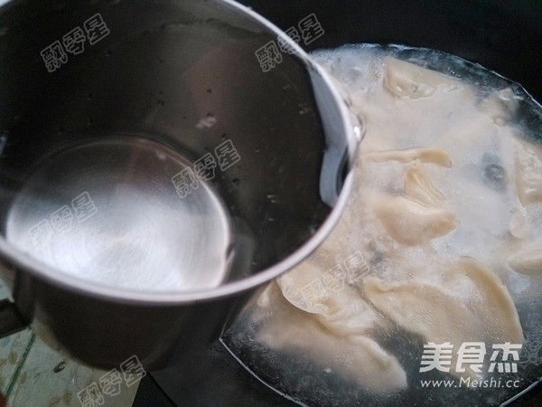 芹菜猪肉饺子的做法步骤:25