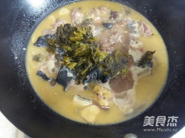 酸菜莲藕娃娃鱼的做法步骤:7