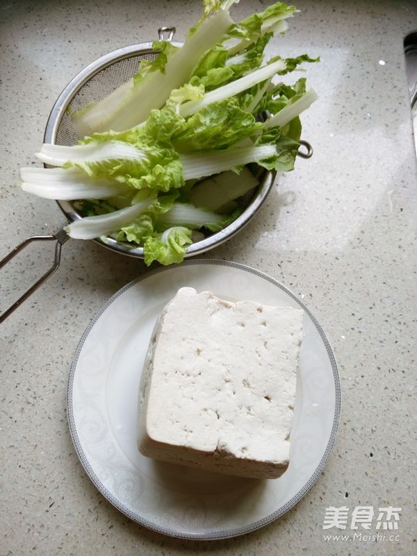 豆腐煮白菜的做法步骤：1