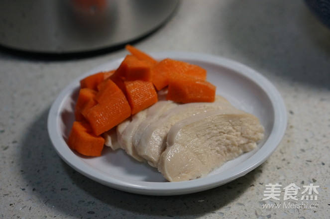 豆浆机版鸡肉胡萝卜粥的做法步骤:2