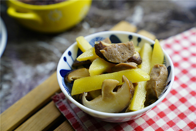 香菇土豆煮肉丸的做法步骤：8