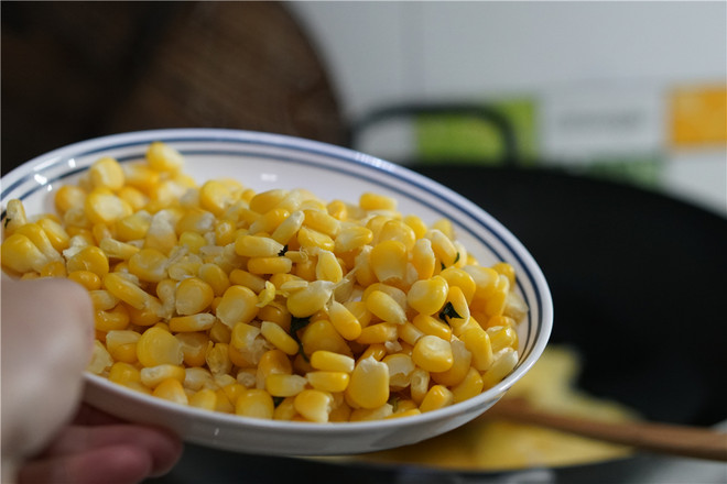 青豆玉米蛋炒饭的做法步骤:4