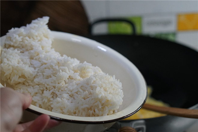青豆玉米蛋炒饭的做法步骤:5
