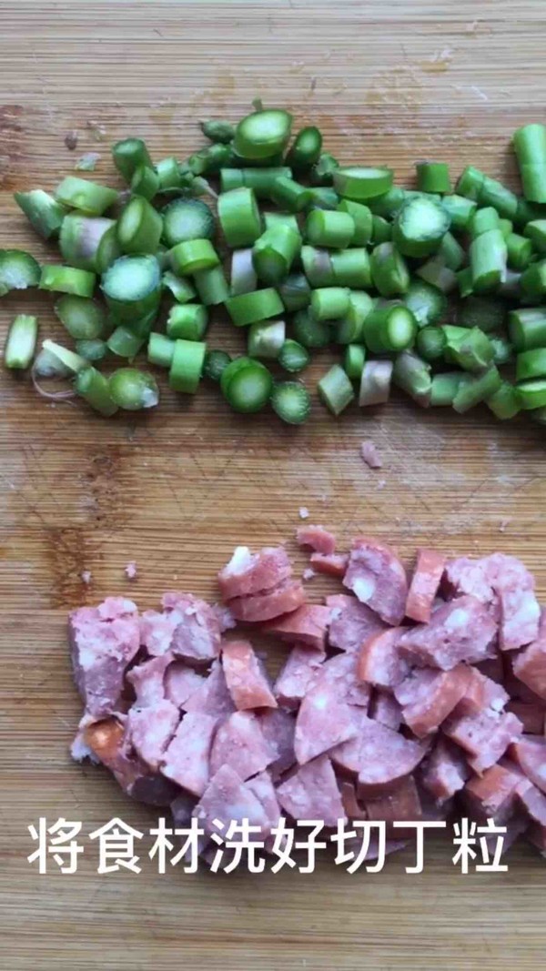 牛肉肠芦笋炒饭的做法步骤：2