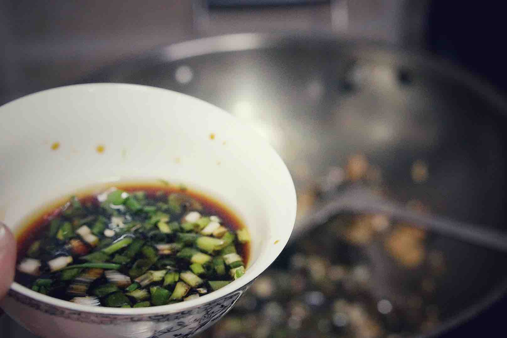 花蛤辣酱爆螺丝的做法步骤:5