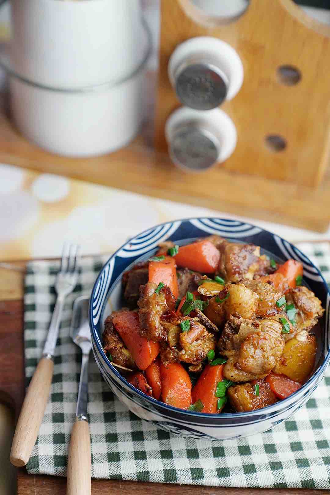 麻辣味胡萝卜排骨，这菜收汁了更好吃的做法步骤：8