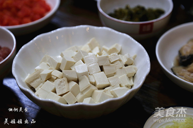 雪菜肉沫烧豆腐的做法步骤：2