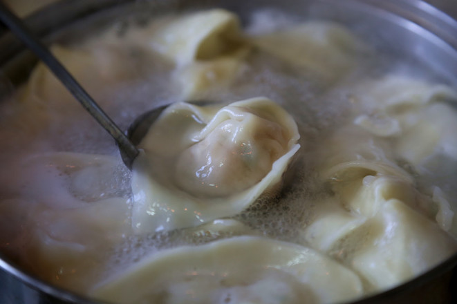 南瓜丝儿虾仁馄饨的做法步骤:17