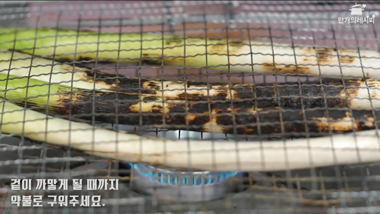 韩式烤大葱的做法步骤：1