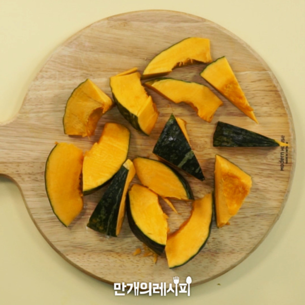 拔丝南瓜的做法步骤：1