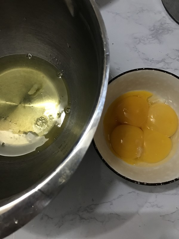 龙猫戚风蛋糕的做法步骤:2