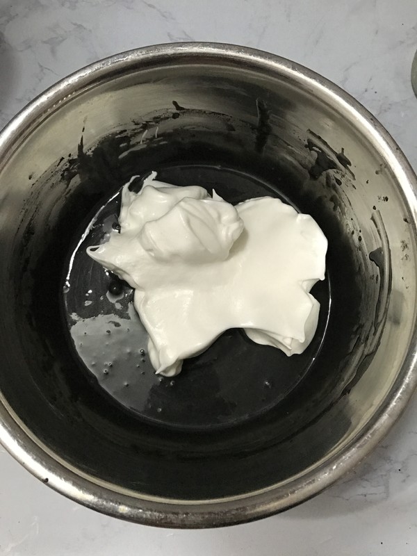 龙猫戚风蛋糕的做法步骤:8