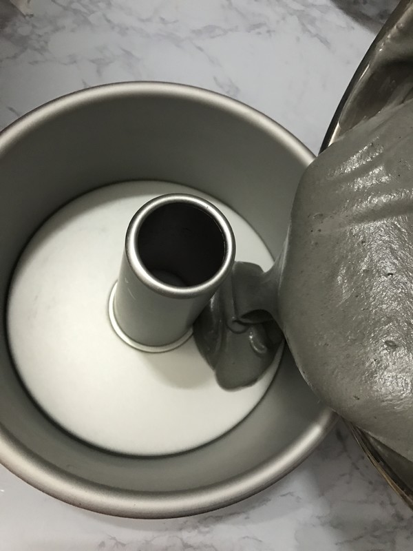 龙猫戚风蛋糕的做法步骤:10