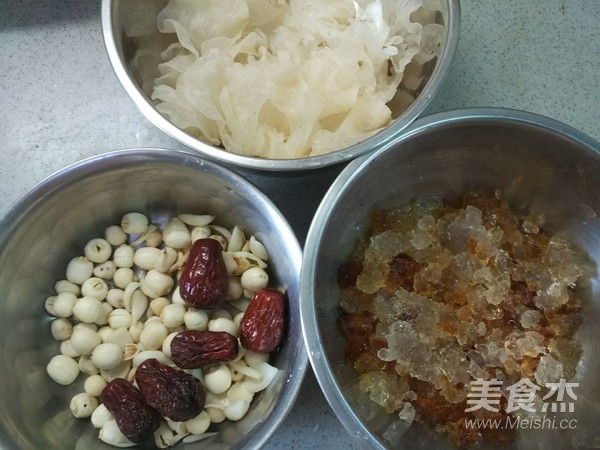 桃胶养颜汤的做法步骤：1