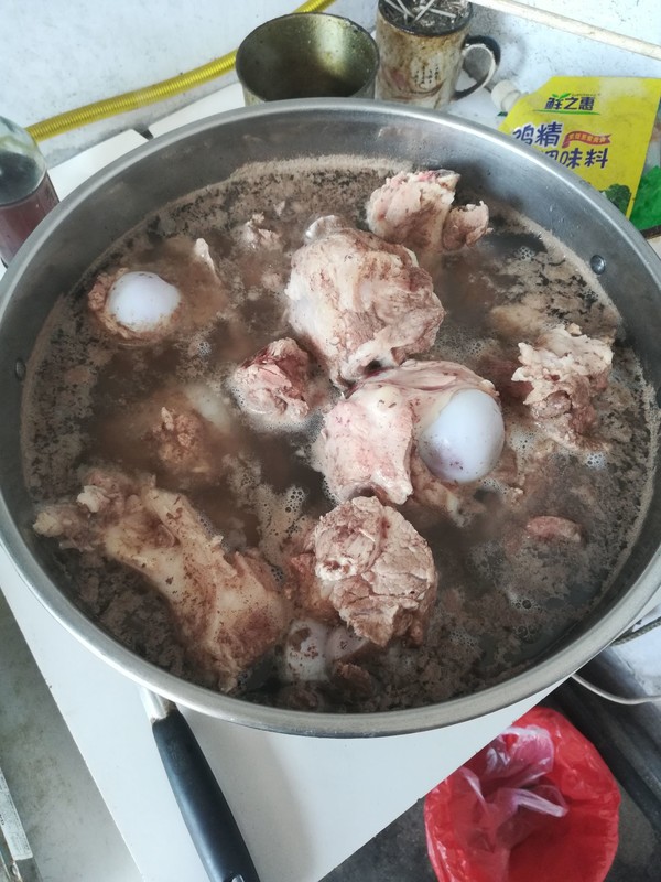 好吃的酱大骨头的做法步骤：1