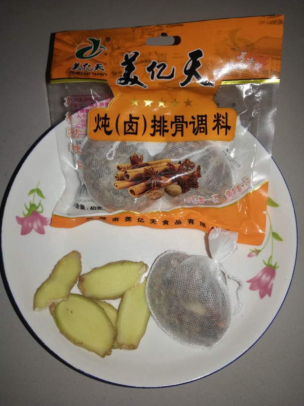 清汤炖排骨的做法步骤：1