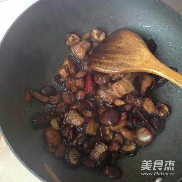 香菇素鸡红烧肉的做法步骤：10