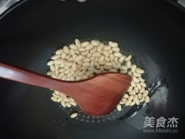 芹菜黄豆的做法步骤：4