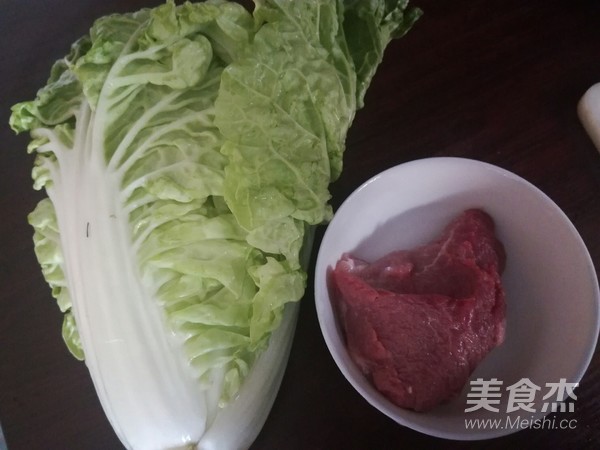 白菜炒肉的做法步骤：1