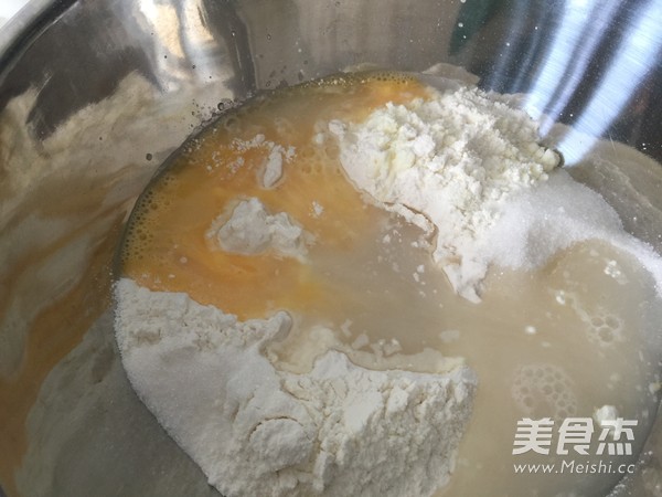 香葱沙拉香肠面包的做法步骤:2