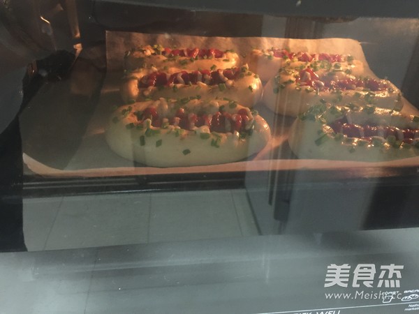 香葱沙拉香肠面包的做法步骤:17