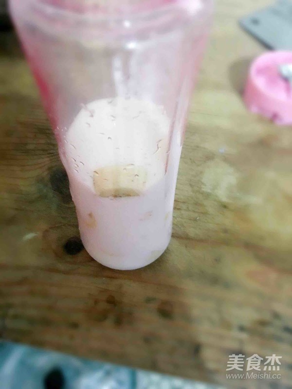 香蕉酸奶果汁的做法步骤:3