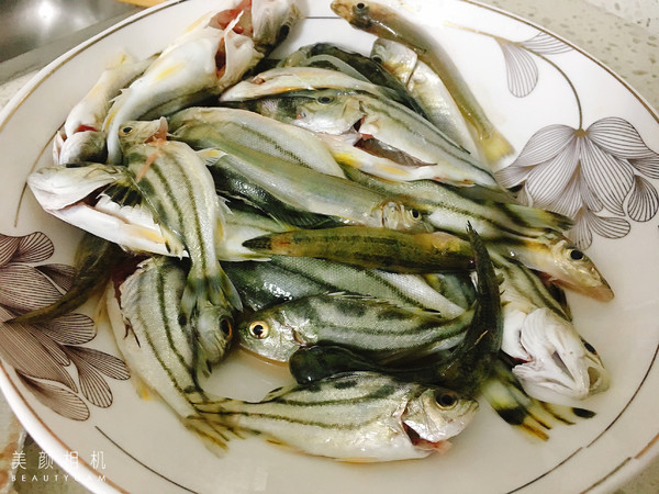 香煎花身鸡鱼的做法步骤:3