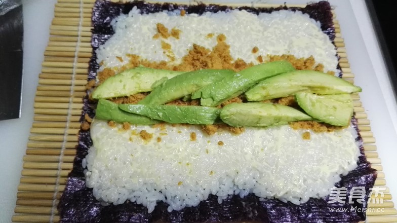 牛油果肉松寿司的做法步骤:8