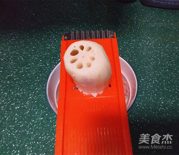 莲藕猪肉珍珠丸的做法步骤:4