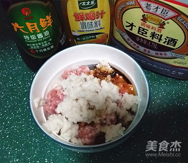 莲藕猪肉珍珠丸的做法步骤:5