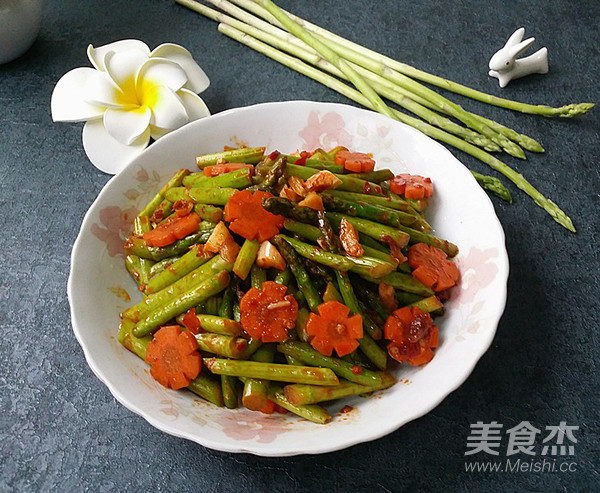 酱蒜爆芦笋的做法步骤:12
