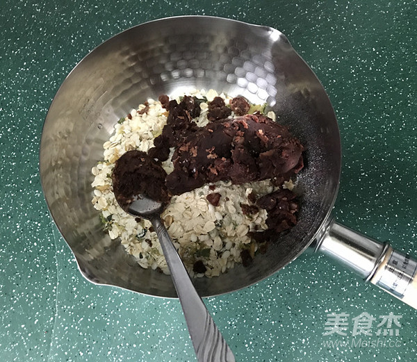 香菇瘦肉红豆沙燕麦粥的做法步骤：3