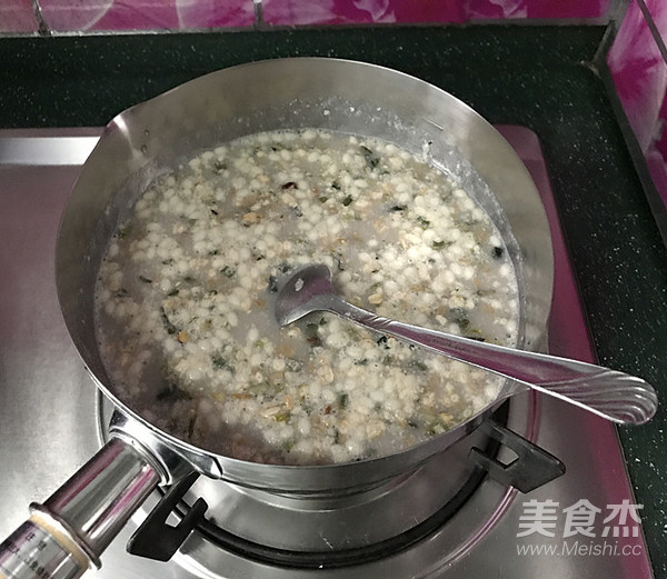 香菇瘦肉红豆沙燕麦粥的做法步骤：5