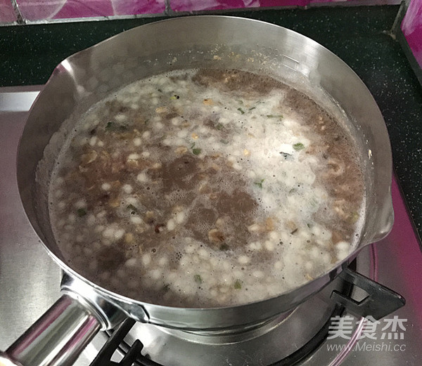 香菇瘦肉红豆沙燕麦粥的做法步骤：6