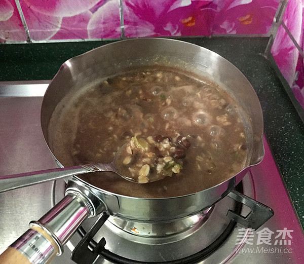 香菇瘦肉红豆沙燕麦粥的做法步骤：7