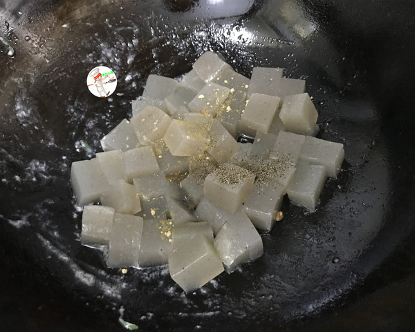 辣椒酱鸡胸肉烧魔芋的做法步骤：8