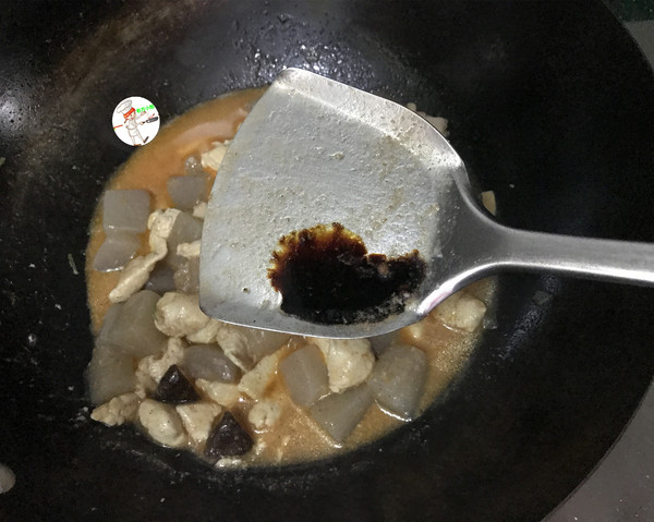 辣椒酱鸡胸肉烧魔芋的做法步骤：11