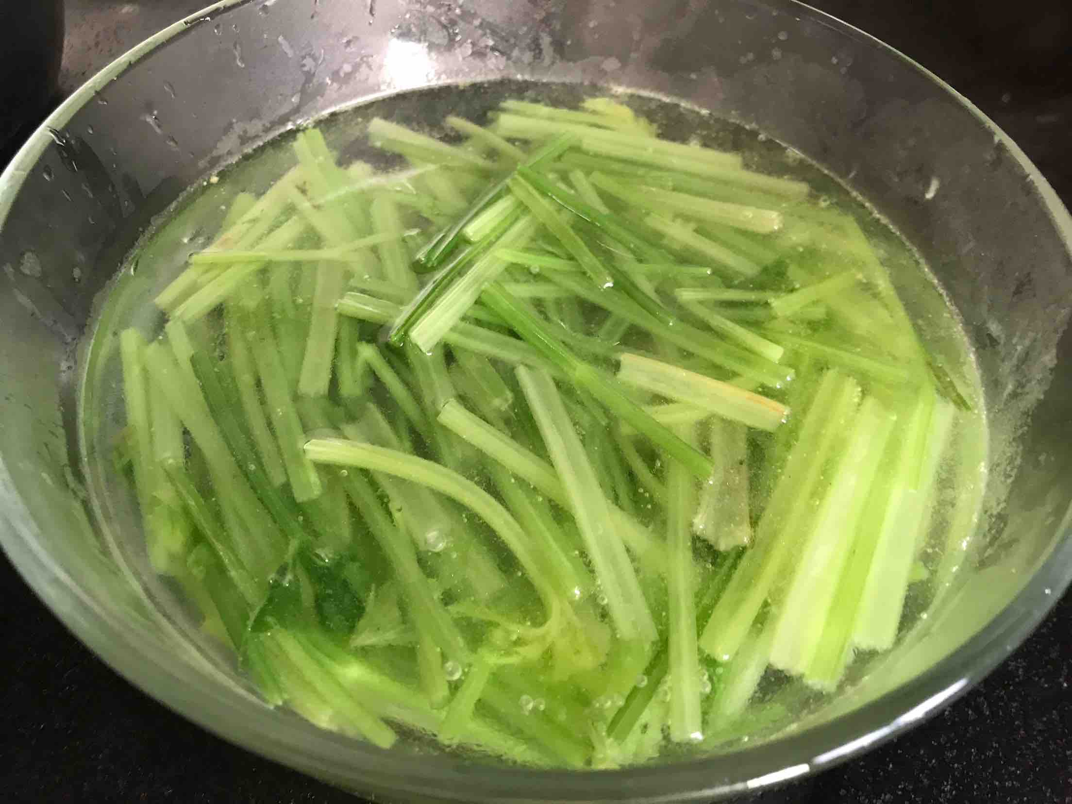 虾皮拌芹菜的做法步骤:10