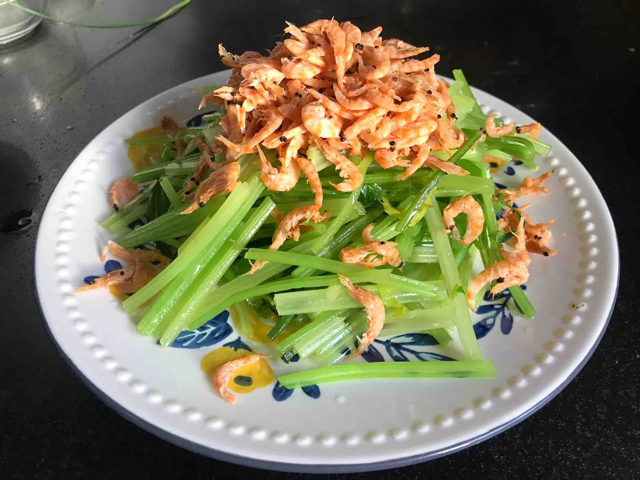 虾皮拌芹菜的做法步骤:13