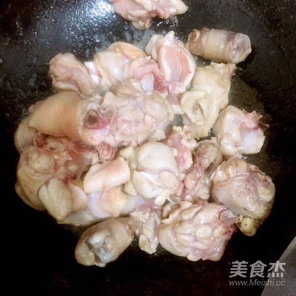 美味秘制黄焖鸡的做法步骤:5